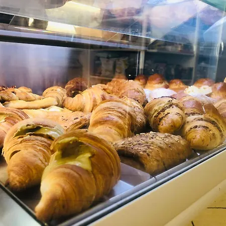 فندق مبيت وإفطار Elifani 4*